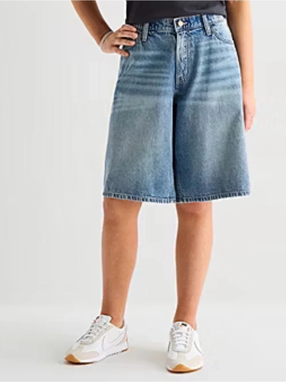 NWT Arizona Mid-Length Denim Shorts in Light Blue, Size 10